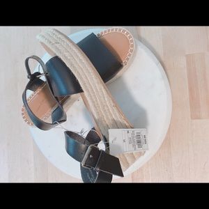 NWT universal thread platform sandals black 11